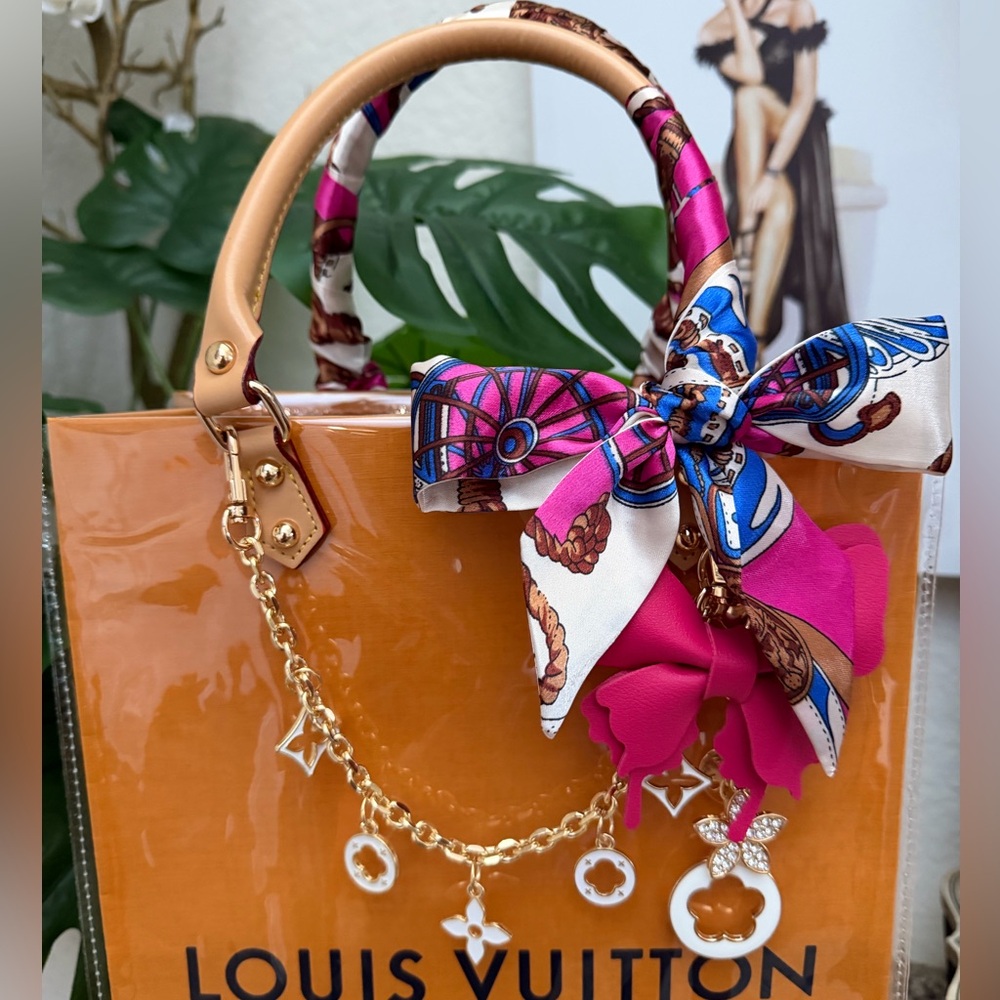 🩷🤍Louis Vuitton Gift Bag Tote🤍🩷 - Picture 2 of 7